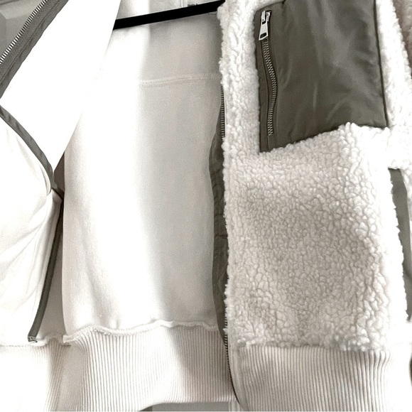 Abercrombie & Fitch Fleece Sherpa Bomber Jacket Women M Crop Full Zip White - Picture 5 of 15